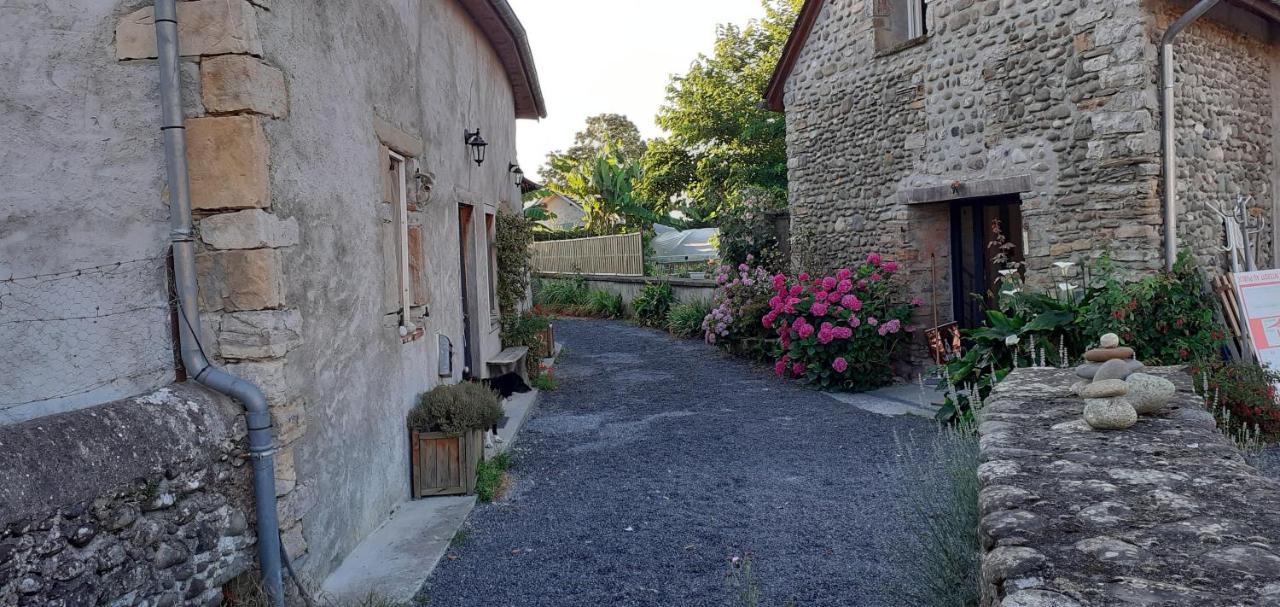 Gite Les Petits Chemins Ledeuix Esterno foto