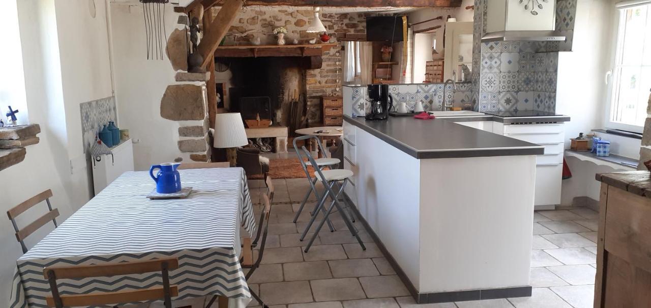 Gite Les Petits Chemins Ledeuix Esterno foto