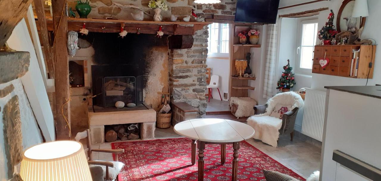 Gite Les Petits Chemins Ledeuix Esterno foto