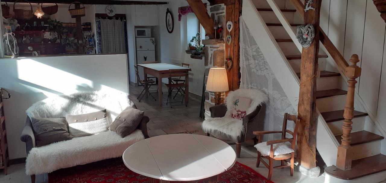 Gite Les Petits Chemins Ledeuix Esterno foto