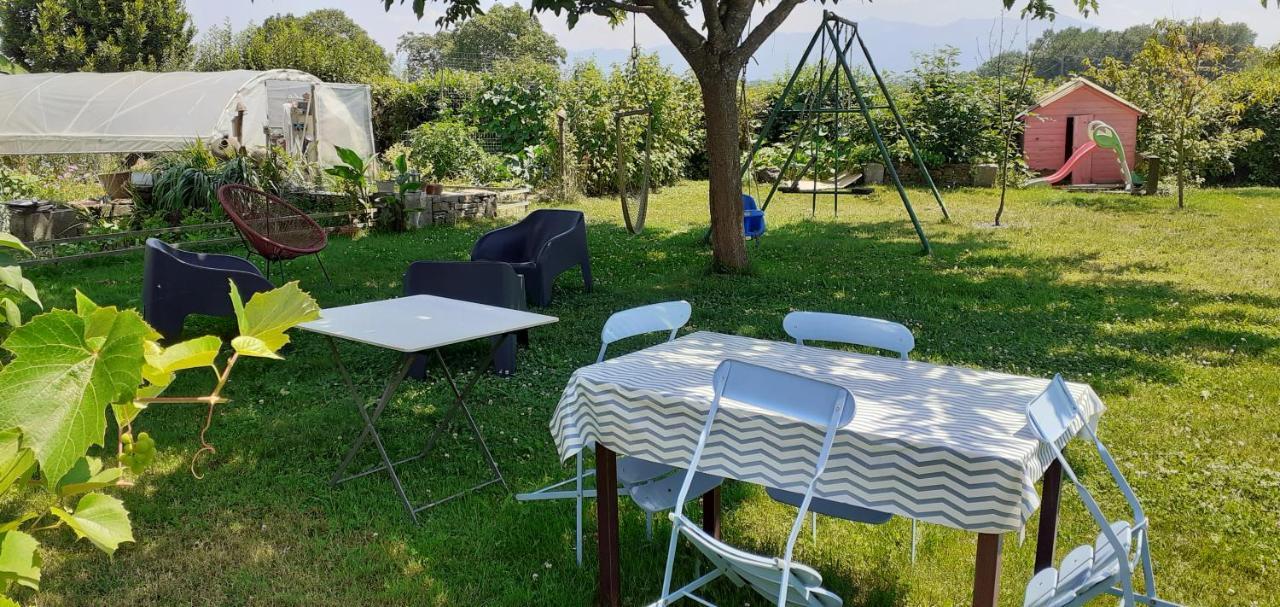 Gite Les Petits Chemins Ledeuix Esterno foto