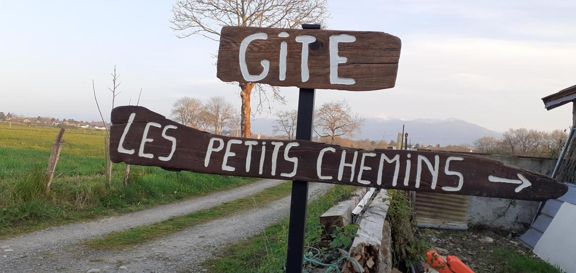 Gite Les Petits Chemins Ledeuix Camera foto